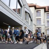 Le Conseil d'Etat vaudois souhaite subventionner les communes afin notamment d'adapter les bâtiments scolaires au réchauffement climatique (photo d'illustration). KEYSTONE/MICHAEL BUHOLZER